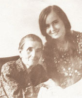 В.Н.Серышева (слева) со своей воспитанницей.