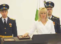 Алена Сокольская клянется верно служить народу и добросовестно выполнять обязанности