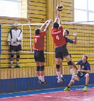 Волейболисты «Поварова» ставят двойной блок