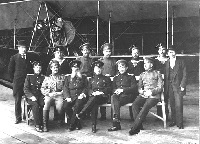 Лётчики Балтийской авиации. Первый справа (в нижнем ряду) Алексей Грузинов